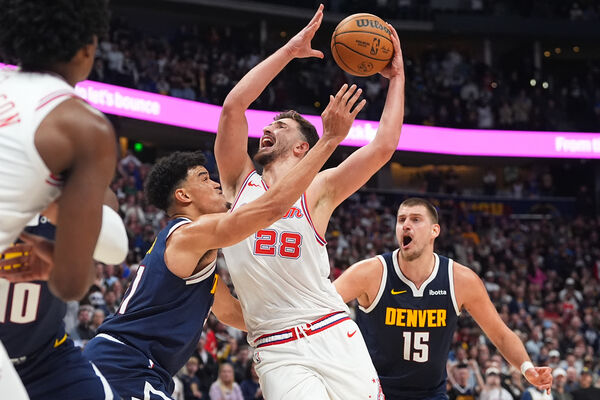 ▲金塊約基奇、火箭森根。(圖/達志影像/美聯社)