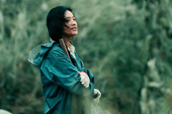 ▲《尋她》舒淇(右)與白客(左)在片中詮釋嶺南農村中的夫婦。(圖/采昌提供)