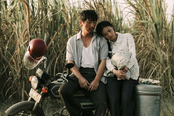 ▲《尋她》舒淇(右)與白客(左)在片中詮釋嶺南農村中的夫婦。(圖/采昌提供)