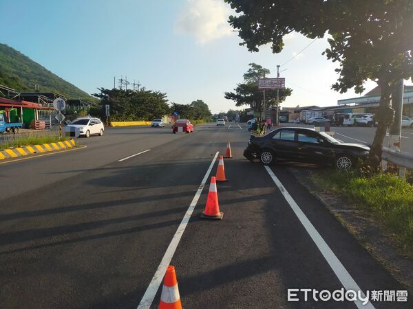 ▲台1線448.5公里北上車道交通事故。(圖/記者陳崑福翻攝)