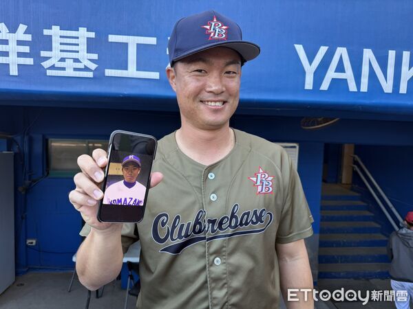 ▲福山亮秀出大學同窗今永昇太的照片。(圖/記者楊舒帆攝)