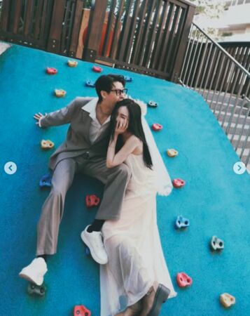 ▲李玉璽和大6歲的許允樂今年初才認愛。(圖/翻攝自李玉璽臉書)