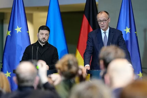 ▲▼烏克蘭總統澤倫斯基(Volodymyr Zelenskiy)與德國總理梅爾茨(Friedrich Merz)。(圖/達志影像/美聯社)