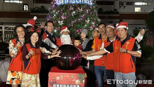 ▲屏東縣政府警察局舉辦「114年屏警聖誕感恩祈福點燈活動」。(圖/記者陳崑福翻攝)