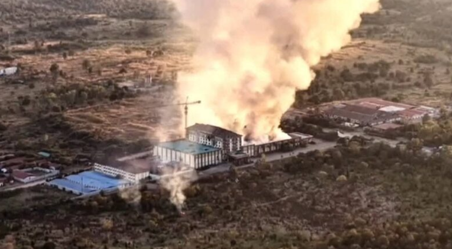 ▲▼泰國炸毀柬埔寨6詐騙大樓!起火畫面曝光 賭場跟飯店。(圖/泰國皇家武裝部隊)