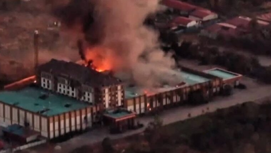 ▲▼泰國炸毀柬埔寨6詐騙大樓!起火畫面曝光 賭場跟飯店。(圖/泰國皇家武裝部隊)