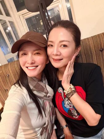 ▲▼《海豚灣戀人》徐潔兒赴陸發展18年罕返台露面。(圖/翻攝自Facebook/高欣欣 欣想事成俱樂部)