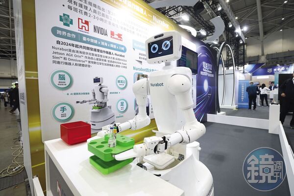 鴻海對醫療機器人也很有興趣,與川崎重工合作開發的Nurabot配備可抓取物品的機械手臂,正在台中榮總進行POC。