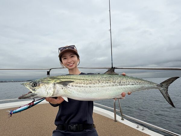 ▲▼iPhone救了她的命!日本釣魚偶像神野梓國道車禍「滿臉血」。(圖/翻攝自X)