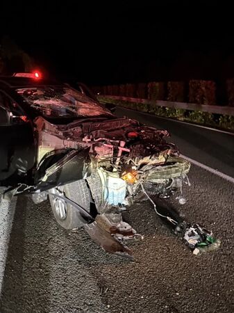 ▲▼iPhone救了她的命!日本釣魚偶像神野梓國道車禍「滿臉血」。(圖/翻攝自X)