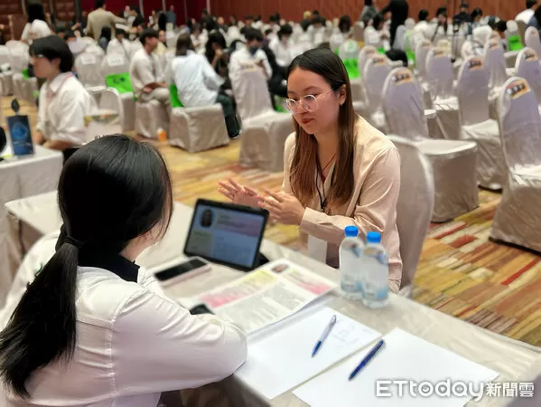 ▲雲嘉南分署青年職涯發展中心(YS)透過一對一職涯諮詢,協助青年釐清方向、精準定位。(記者林東良翻攝,下同)