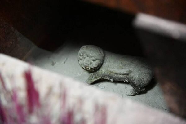 ▲ 屏東縣林邊鄉慈濟宮廟裡多尊神像遭破壞,面部均被刻意劃傷 。(圖/翻攝臉書「林邊忠福宮三山國王×慈濟宮天上聖母」)