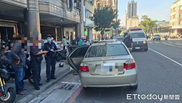 ▲▼恐怖夾殺畫面曝!77歲婦逆向暴衝「母子變夾心」 遭移送不發一語 。(圖/記者陳宏瑞攝)