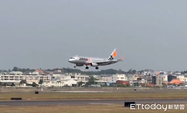 ▲▼捷星日本航空東京出發班機飛抵高雄。(圖/觀光局提供)