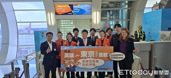 ▲▼捷星日本航空「高雄=東京」首航,觀光局長高閔琳送客登機。(圖/觀光局提供)