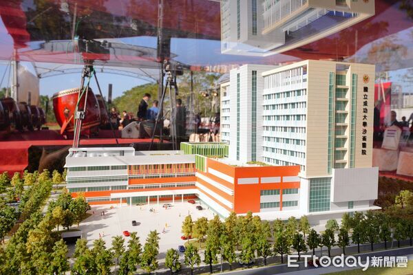 ▲總統賴清德18日親臨台南歸仁,主持國立成功大學沙崙醫院動土典禮,與中央、地方及醫界代表共同祈福動土。(記者林東良翻攝,下同)