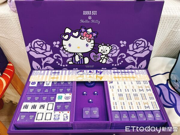 ▲▼7-11推出「ANNA SUI X 三麗鷗」聯名周邊。(圖/記者林育綾攝)