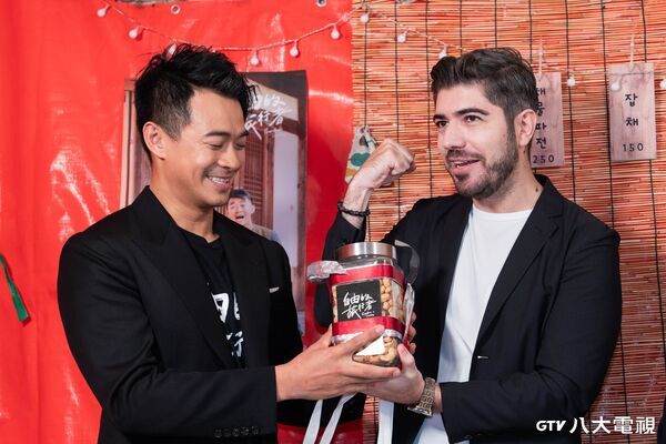 ▲▼ 《自由的旅行者》第二季主持人融融(左起)、咪蕾合體亮相,為節目宣傳。(圖/八大電視提供)