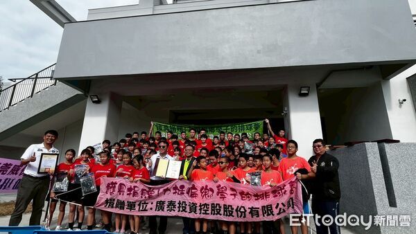 ▲不只打球,更學會堅持,偏鄉學校排球隊迎來最溫暖後盾。(圖/記者游瓊華翻攝)