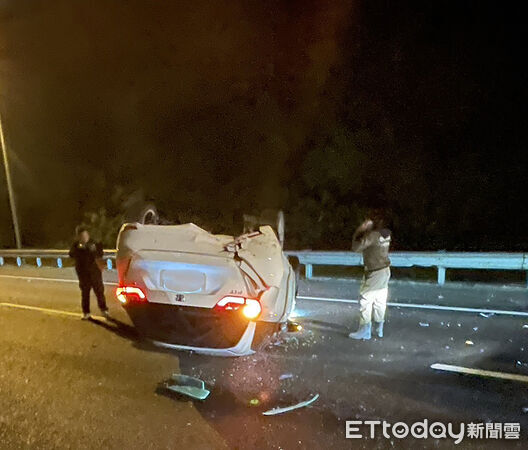 ▲18日晚間國道3號北上發生4車擦撞意外,過程一名駕駛受傷送醫 。(圖/記者張君豪翻攝)