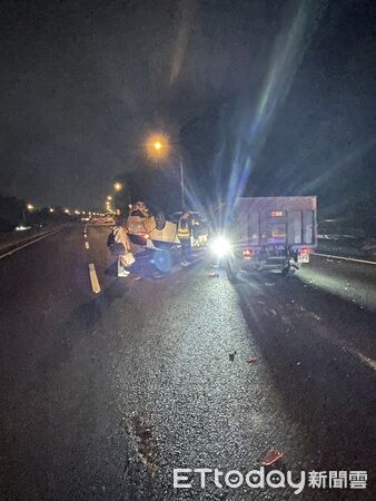 ▲18日晚間國道3號北上發生4車擦撞意外,過程一名駕駛受傷送醫 。(圖/記者張君豪翻攝)