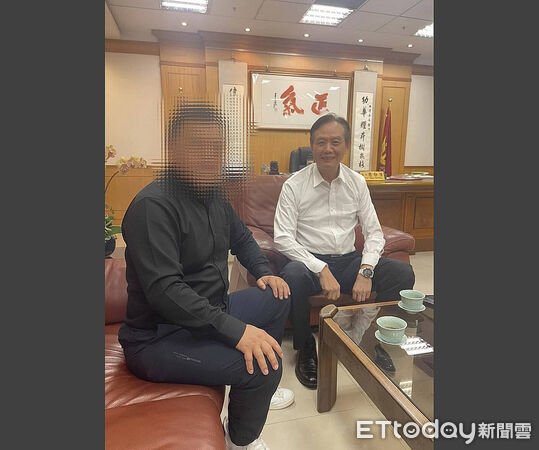 ▲囂張詐團偽冒刑事局長周幼偉圖像幫投資詐騙平台背書 。(圖/記者張君豪翻攝)