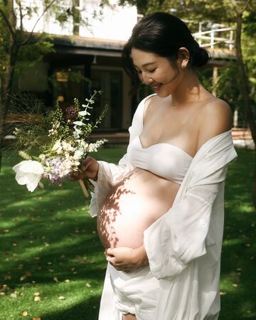 ▲▼華航林依晨要生了!倒數24天曬「超大孕肚」。(圖/翻攝自臉書)