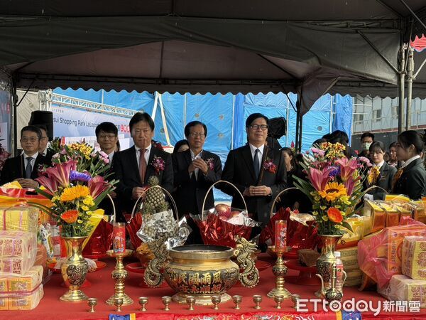 ▲LaLaport高雄上樑典禮。(圖/記者許宥孺攝)