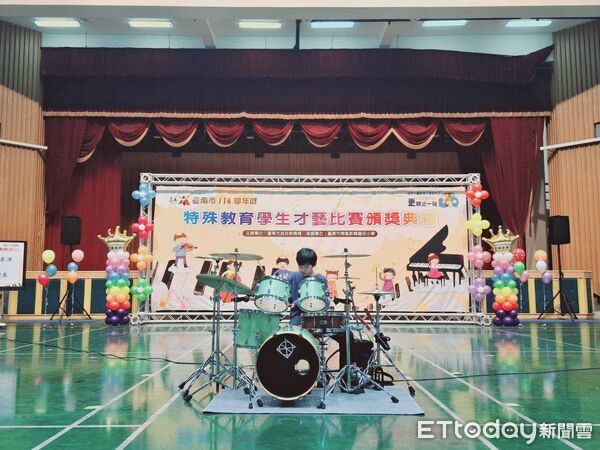 ▲台南市表揚114學年度特教學生才藝比賽獲獎學生,185名孩子在舞台上綻放自信光芒。(記者林東良翻攝,下同)
