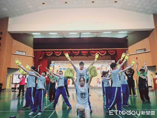 ▲台南市表揚114學年度特教學生才藝比賽獲獎學生,185名孩子在舞台上綻放自信光芒。(記者林東良翻攝,下同)