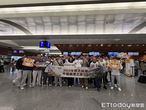 ▲樂天桃猿封王旅遊,曾豪駒、林泓育、林立 。(圖/記者王真魚攝)