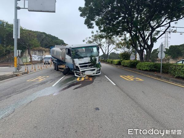 ▲▼1輛油罐車洩完油竟然盲開2分鐘直衝400公尺,疑因手剎車車皮老舊引起。(圖/民眾提供,下同)