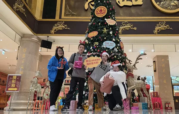 ▲威天宮打造寺廟室內最高聖誕樹超吸睛