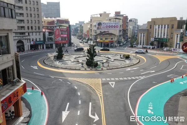 ▲新營圓環完成標線優化,導入螺旋圓環設計,成為全台市區首座示範案例。(記者林東良翻攝,下同)