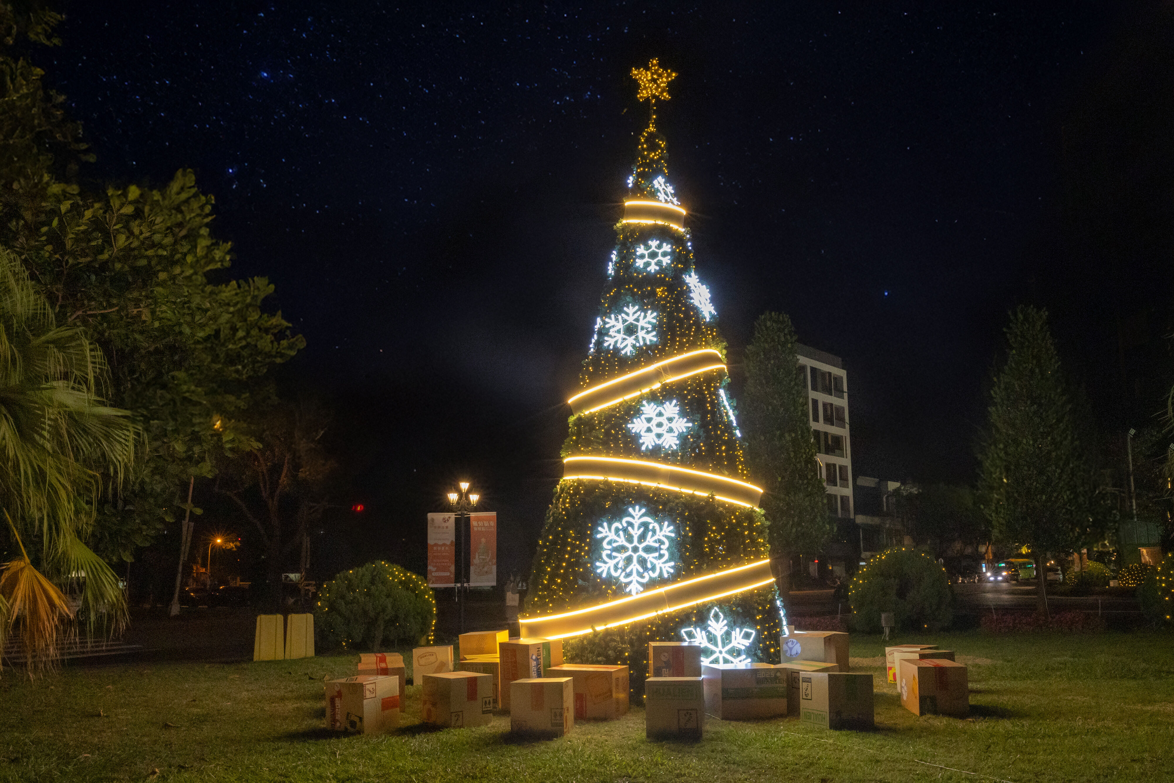▲▼花蓮,聖誕,幸福,,聖誕市集,沉浸劇場,裝置藝術。(圖/花蓮縣政府提供)