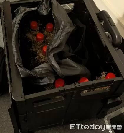 ▲▼張文住旅館,裡面有汽油彈。北捷砍人,隨機砍人,北捷隨機砍人,張文,煙霧彈,台北車站,中山站,中山商圈,誠品南西。(圖/記者邱中岳翻攝)