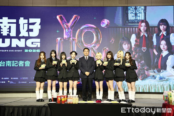 ▲「2026台南好Young」耶誕搖滾演唱會倒數,日本歌手川西奈月、宮崎薰及韓國團體UNIS、歌手鄭恩地提前抵達台南,市長黃偉哲邀請藝人品嚐台南在地農特產品,感受府城美食魅力。(記者林東良翻攝,下同)