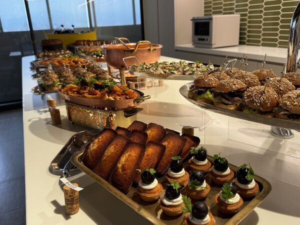 ▲精緻餐點提供會員輕鬆交流時光。(圖/台驊提供)