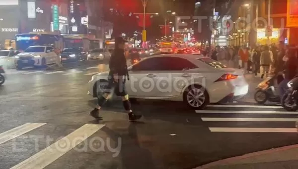 ▲ETtoday記者目擊中山站隨機砍人,張文犯案經過。(圖/記者陳以昇攝)