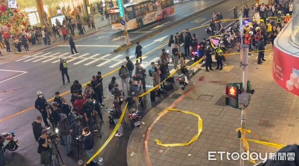 ▲北捷恐攻男張文釀4死11傷,誠品南西店外畫面曝光。(圖/ETtoday攝影中心)北捷砍人,北捷恐怖攻擊,北捷隨機砍人,北捷恐攻,張文,北捷中山站,中山商圈,中山站,誠品南西