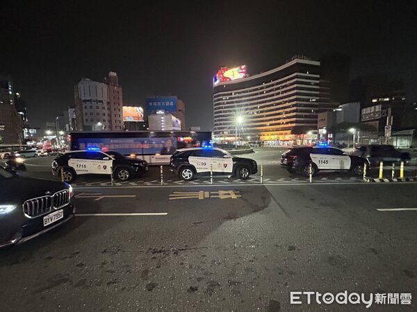 ▲因應北部發生重大治安事件,台南市警局全面強化高鐵、台鐵及轉運站等大眾運輸場域安全維護。(記者林東良翻攝,下同)