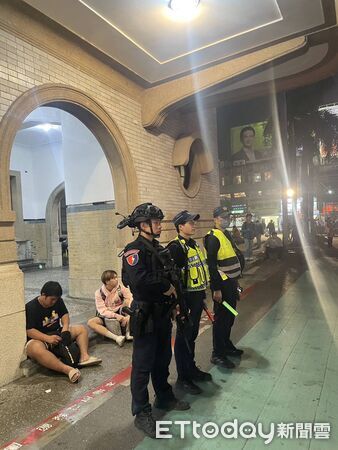 ▲因應北部發生重大治安事件,台南市警局全面強化高鐵、台鐵及轉運站等大眾運輸場域安全維護。(記者林東良翻攝,下同)