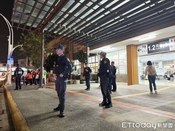 ▲因應北部發生重大治安事件,台南市警局全面強化高鐵、台鐵及轉運站等大眾運輸場域安全維護。(記者林東良翻攝,下同)