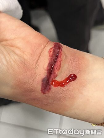 ▲台南市消防局舉辦救護義消「傷妝」訓練,透過擬真傷勢提升實戰演練臨場感。(記者林東良翻攝,下同)