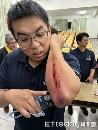 ▲台南市消防局舉辦救護義消「傷妝」訓練,透過擬真傷勢提升實戰演練臨場感。(記者林東良翻攝,下同)