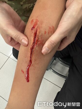 ▲台南市消防局舉辦救護義消「傷妝」訓練,透過擬真傷勢提升實戰演練臨場感。(記者林東良翻攝,下同)