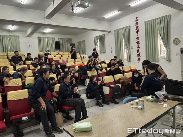 ▲台南市消防局舉辦救護義消「傷妝」訓練,透過擬真傷勢提升實戰演練臨場感。(記者林東良翻攝,下同)