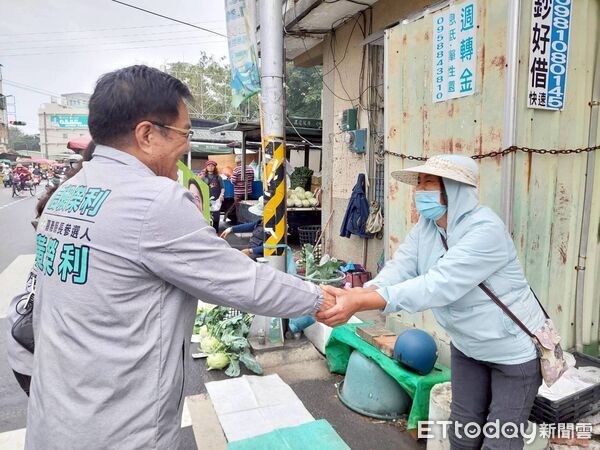 ▲▼ 民進黨嘉義縣長初選陸戰開打黃榮利展現十足行動力 走入市場與鄉親搏感情 。(圖/記者翁伊森翻攝)