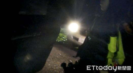 ▲成功分局助失聯民眾安全返家。(圖/記者楊晨東翻攝)