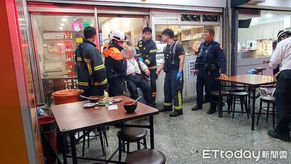 ▲▼士林區華齡街20日晚間發生氣爆。(圖/記者黃彥傑攝)